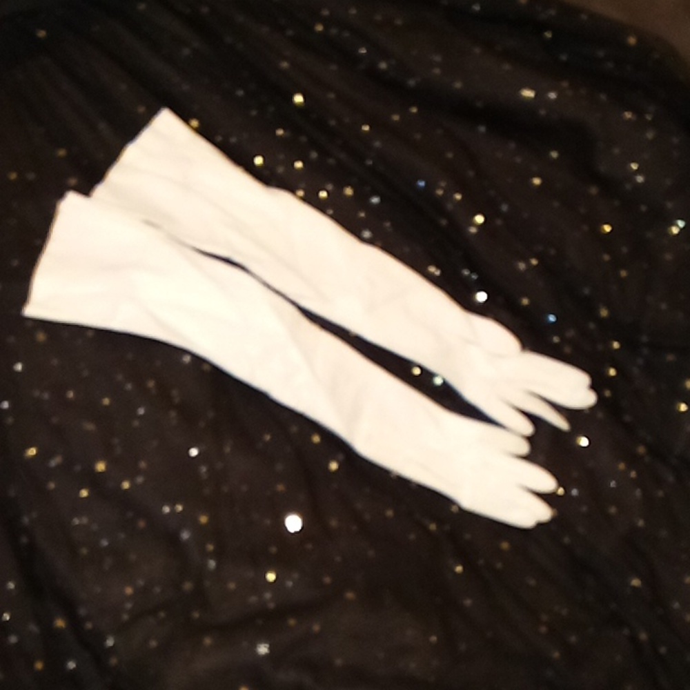 Gloves - Picture 2 of 4